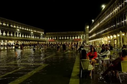 Video: Venedig ungewöhnlich früh unter Wasser