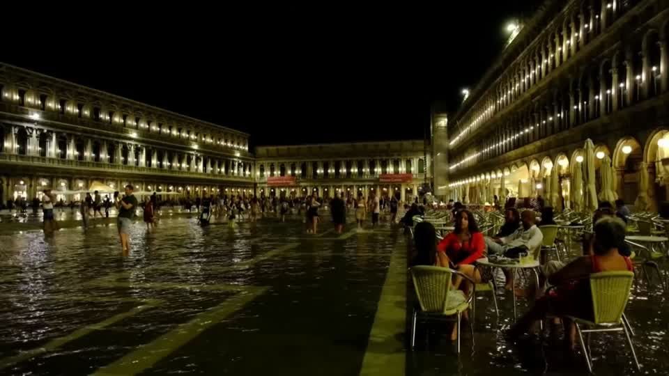 Video: Venedig ungewöhnlich früh unter Wasser Video: Venedig ungewöhnlich früh unter Wasser