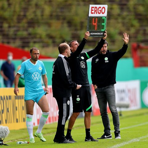 Mark von Bommel bei der Einwechslung in der ersten DFB-Pokalrunde