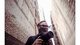 Bryan Adams trägt die künstlerische Verantwortung für den neuen Pirelli-Kalender, der den Titel "On the Road" trägt. Der Kanadier wurde zwar als Musiker mit Hits wie "Summer of 69" weltberühmt, doch seit Langem hat er sich eine zweite Karriere als erfolgreicher Fotograf aufgebaut. In diesem Jahr tritt er in die Fußstapfen so bekannter Fotokünstler wie Helmut Newton, Karl Lagerfeld, Peter Lindbergh oder Annie Leibovitz.