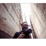 Bryan Adams trägt die künstlerische Verantwortung für den neuen Pirelli-Kalender, der den Titel "On the Road" trägt. Der Kanadier wurde zwar als Musiker mit Hits wie "Summer of 69" weltberühmt, doch seit Langem hat er sich eine zweite Karriere als erfolgreicher Fotograf aufgebaut. In diesem Jahr tritt er in die Fußstapfen so bekannter Fotokünstler wie Helmut Newton, Karl Lagerfeld, Peter Lindbergh oder Annie Leibovitz.