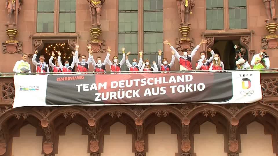 Video: Fröhliche Begrüßung der deutschen Olympioniken