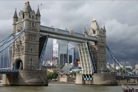 Video: Kaputte Tower Bridge löst Verkehrschaos aus