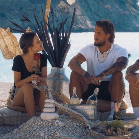 Bachelorette Maxime mit Zico und Dominik am Strand