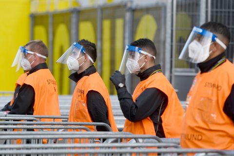 Sportliche Cornoa-Debatte: Mehr Normalität in den Stadien: Fußballclubs rufen Fans zur Impfung auf