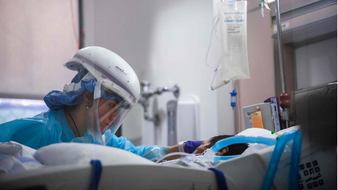 Ein Corona-Patient auf der Intensivstation eines Krankenhauses in Kalifornien