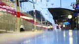 Frankfurt/Main, Deutschland. Der Streik der Lokführer hat begonnen. An sonst stark bevölkerten Bahnsteigen des Hauptbahnhofs der Mainmetropole herrscht Stillstand – und Stille.