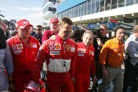 Michael Schumacher und Jean Todt 2006 bei einem Formel-1 Rennen.