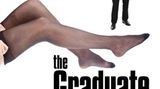 "The Graduate", auf Deutsch "Die Reifeprüfung", ist einer der bekanntesten Filme, der die Beziehung einer Frau zu einem deutlich jüngeren Mann erzählt: Die Rolle des College-Absolventen Benjamin Braddock machte Dustin Hoffman 1967 weltberühmt. Der lässt sich in der Geschichte zunächst von Mrs. Robinson (Anne Bancroft) verführen, einer Freundin seiner Eltern, ehe er sich in ihre Tochter verliebt. Der Film basiert auf dem gleichnamigen Roman von Charles Webb, das hier in einer knapp zweistündigen Version szenisch aufbereitet wird.  Hier gibt's das Buch zum Download