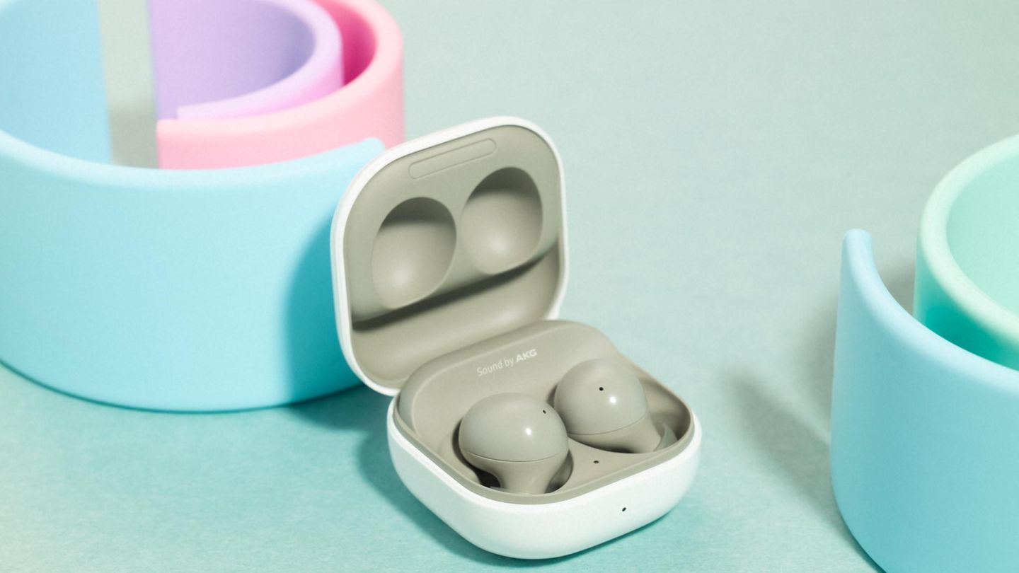 Event Unpacked: Ebenfalls neu sind die Galaxy Buds2. Sie sind noch einmal kleiner und leichter als die toll klingenden Vorgänger