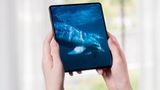 Event Unpacked: Erst aufgeklappt erstrahlt der 7,6 Zoll große Tabletscreen. Er ist 29 Prozent heller als der des Vorgängers und bietet erstmals 120 Hertz Bildwiederholrate.