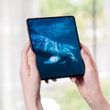 Event Unpacked: Erst aufgeklappt erstrahlt der 7,6 Zoll große Tabletscreen. Er ist 29 Prozent heller als der des Vorgängers und bietet erstmals 120 Hertz Bildwiederholrate.