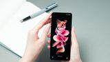 Event Unpacked: Aufgeklappt entspricht das Z Flip3 mit einem Display von 6,7 Zoll weitgehend einem klassischen Smartphone.