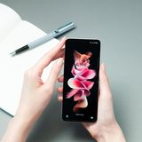 Event Unpacked: Aufgeklappt entspricht das Z Flip3 mit einem Display von 6,7 Zoll weitgehend einem klassischen Smartphone.