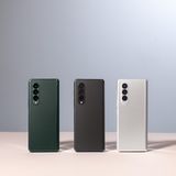 Event Unpacked: Das Highend-Modell ist das neue Galaxy Z Fold3 5G. Zugeklappt lässt es sich wie ein reguläres, wenn auch etwas dickeres Smartphone nutzen