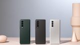 Event Unpacked: Das Highend-Modell ist das neue Galaxy Z Fold3 5G. Zugeklappt lässt es sich wie ein reguläres, wenn auch etwas dickeres Smartphone nutzen