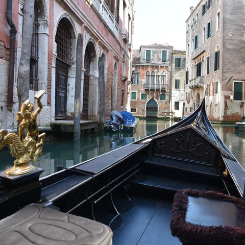 Ausblick aus einer Gondel in Venedig