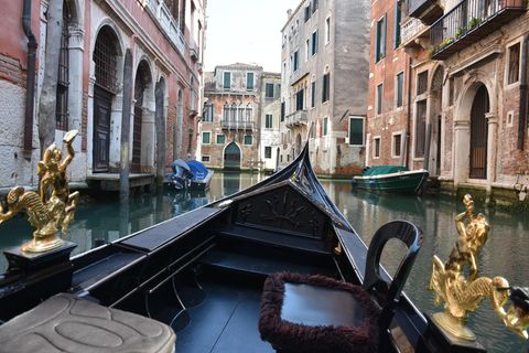 Ausblick aus einer Gondel in Venedig