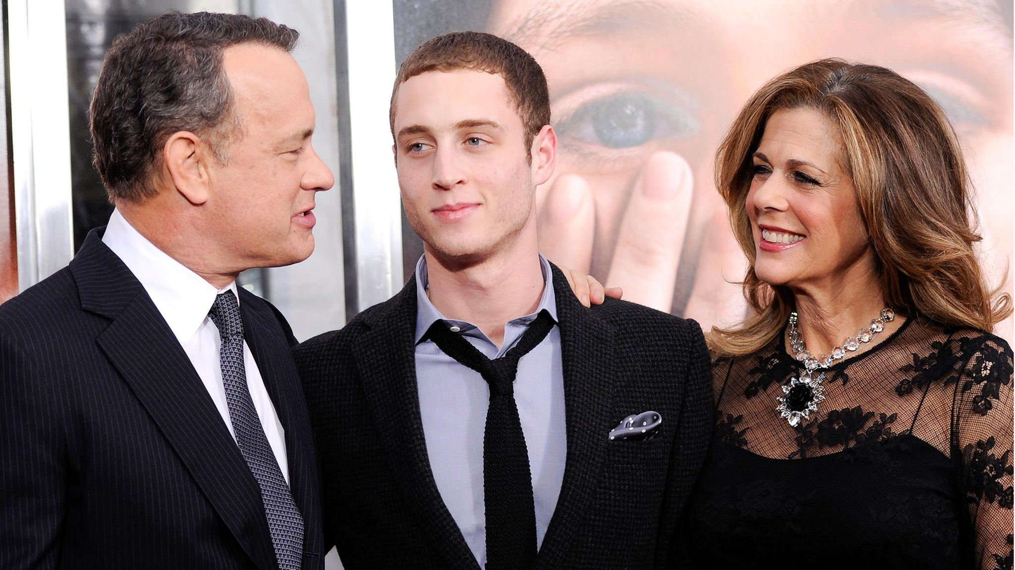 Chet Hanks Sohn von Tom Hanks und Rita Wilson entpuppt sich als Corona-Leugner STERN.de