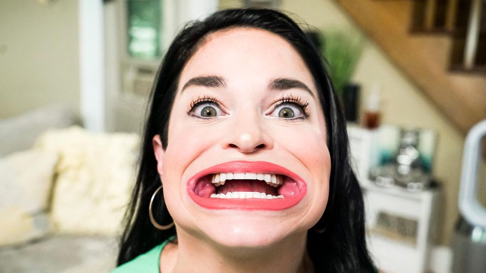 Frau mit Riesen-Mund stellt Weltrekord auf
