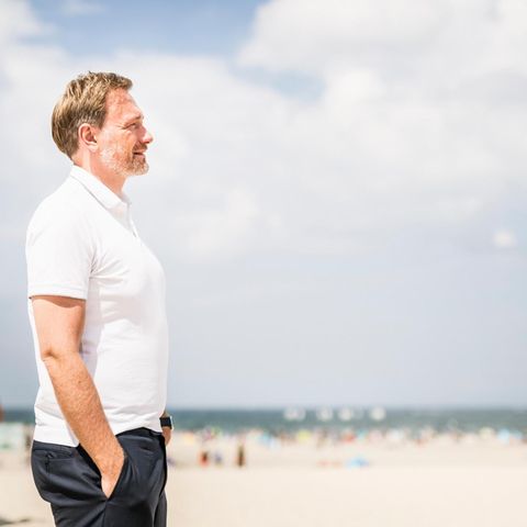 Christian Lindner am Strand von Warnemünde