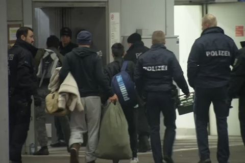 Video: Deutschland setzt Abschiebungen nach Afghanistan vorerst aus