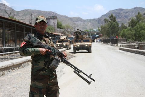 Afghanische Sicherheitskräfte an der Grenze zu Pakistan
