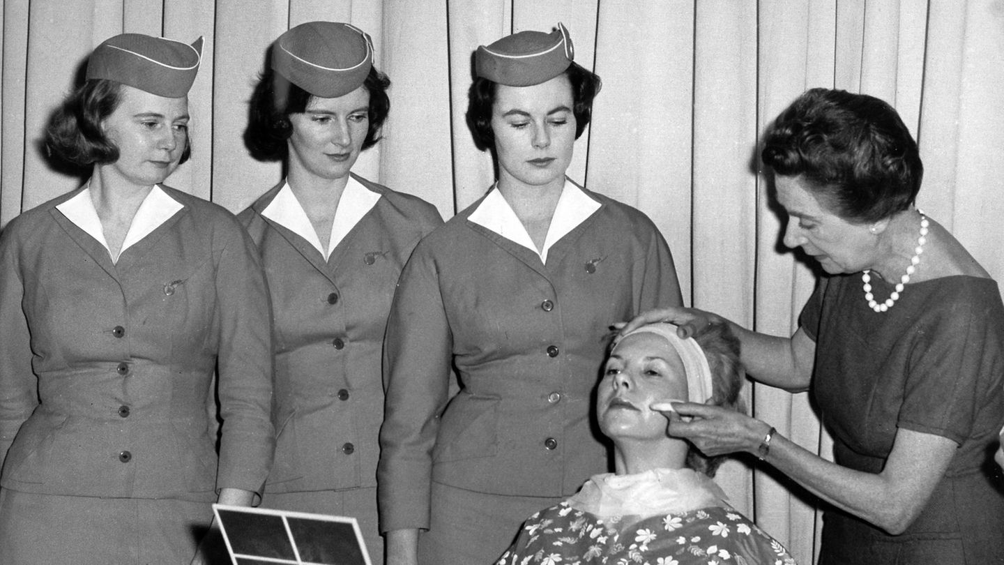 Schminkkurse für Flugbegleiterinnen