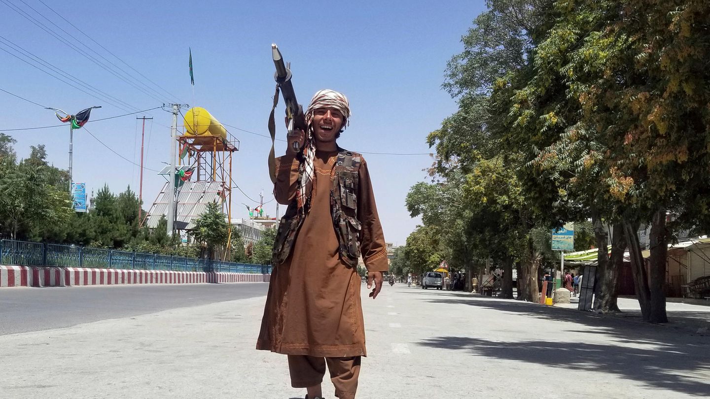 Afghanistan: Taliban and Gasni capture tenth provincial capital in one week