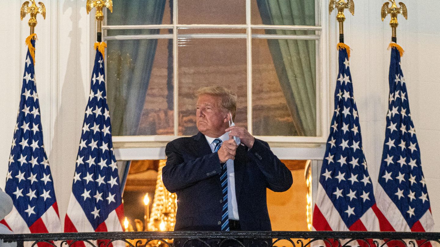 Donald Trump auf dem Weißen-Haus-Balkon