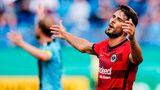 Eintracht-Stürmer Pacienca ist bedient