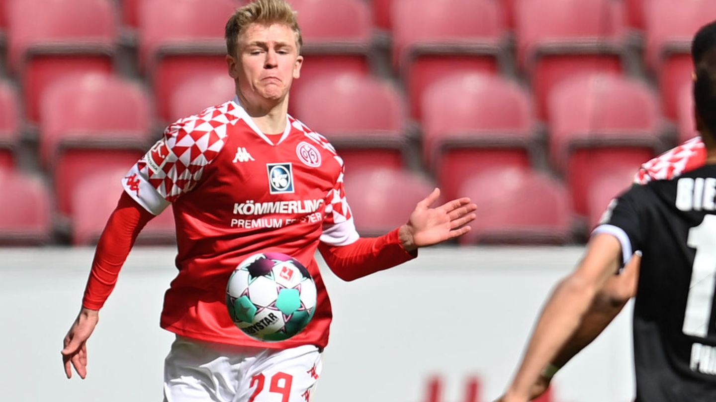 FSV Mainz 05 – Burkardt startet durch! Jonathan Burkhardt von Mainz 05