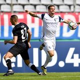 Simon Zoller strauchelt im Pokalspiel beim Wuppertaler SV