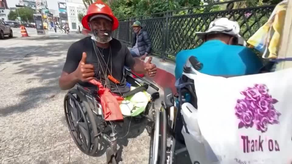 Video: Wenn Rucksäcke Freude bereiten Video: Wenn Rucksäcke Freude bereiten