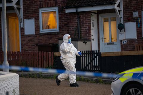 Die Polizei am Tatort in der englischen Stadt Plymouth