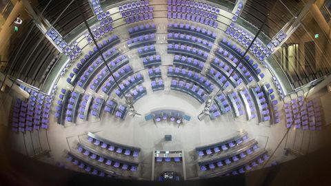 Das leere Plenum des Deutschen Bundestags