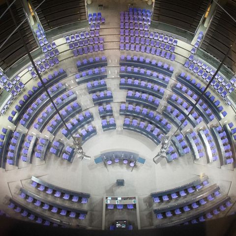 Das leere Plenum des Deutschen Bundestags