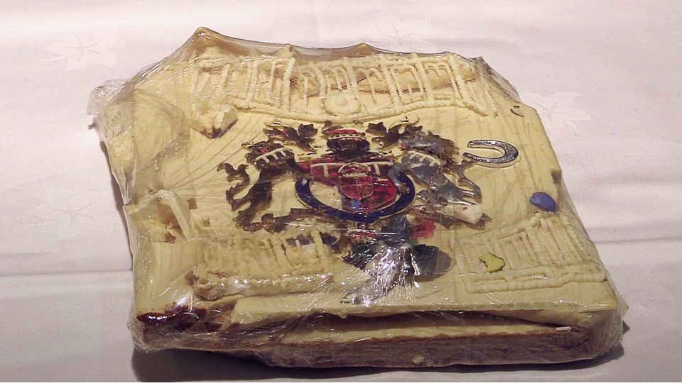 Hochzeitstorte von Diana und Charles versteigert Ein Stück von der Hochzeitstorte von Lady Diana und Prinz Charles.
