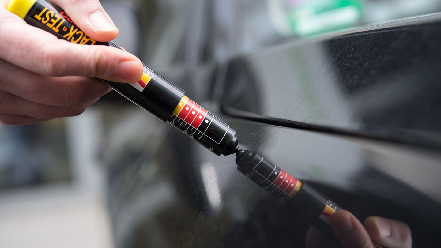 Gebrauchtwagenkauf - testen Sie Lackstellen mit einem Schichtensensor