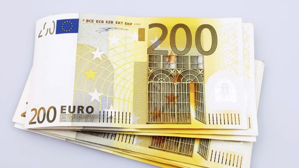200-Euro-Scheine: Manche Banknoten sind ein kleines Vermögen wert (Video) |  STERN.de