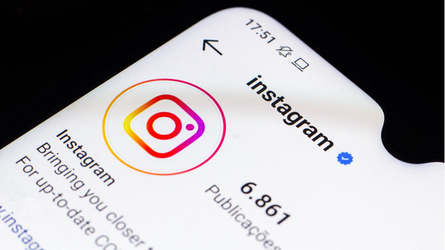 On Instagram, around 695,000 new stories are shared in one minute