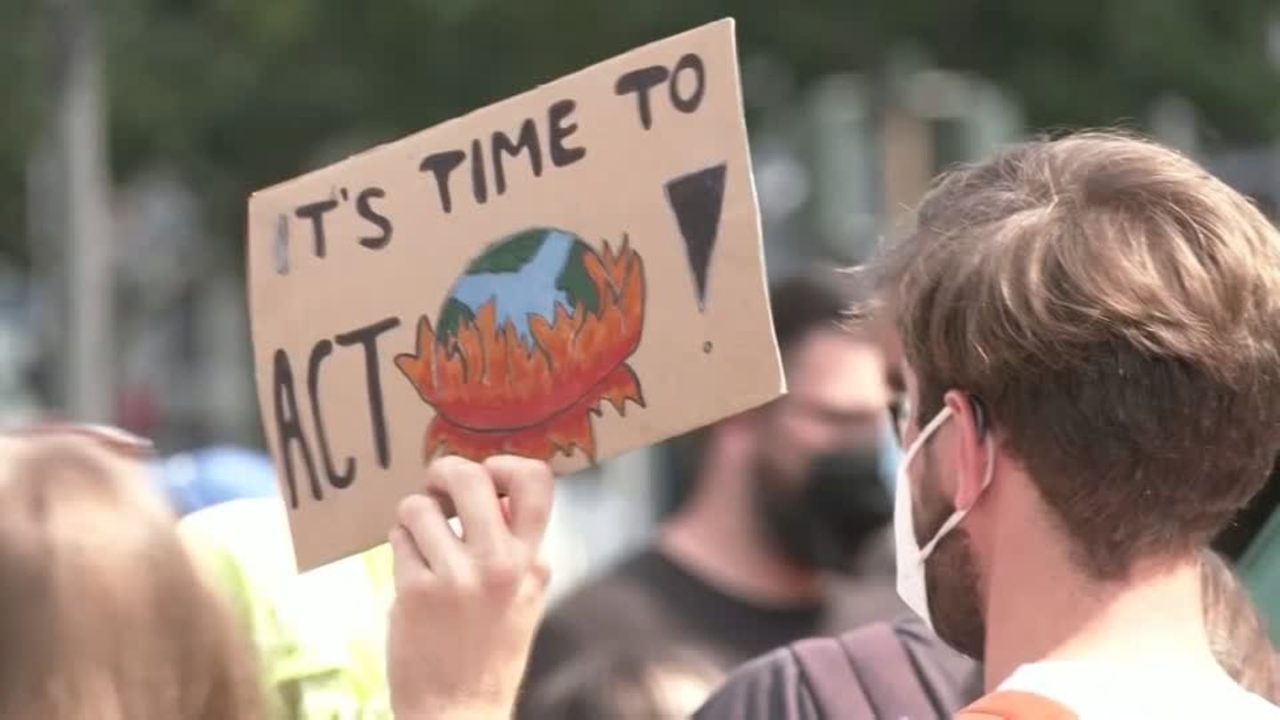 Video: Fridays for Future demonstrieren für Klimaschutz