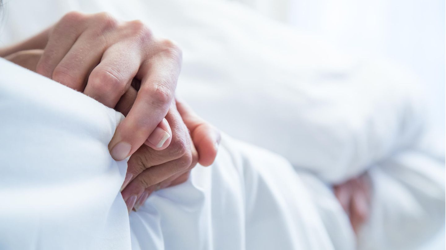 Laut einer Umfrage fühlt sich mehr als die Hälfte der Befragten sexuell nicht frei (Symbolbild)