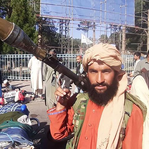 Ein Taliban mit Panzerfaust in Herat