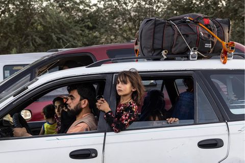 Eine Familie flüchtet nach Kabul aus den nördlichen Provinzen