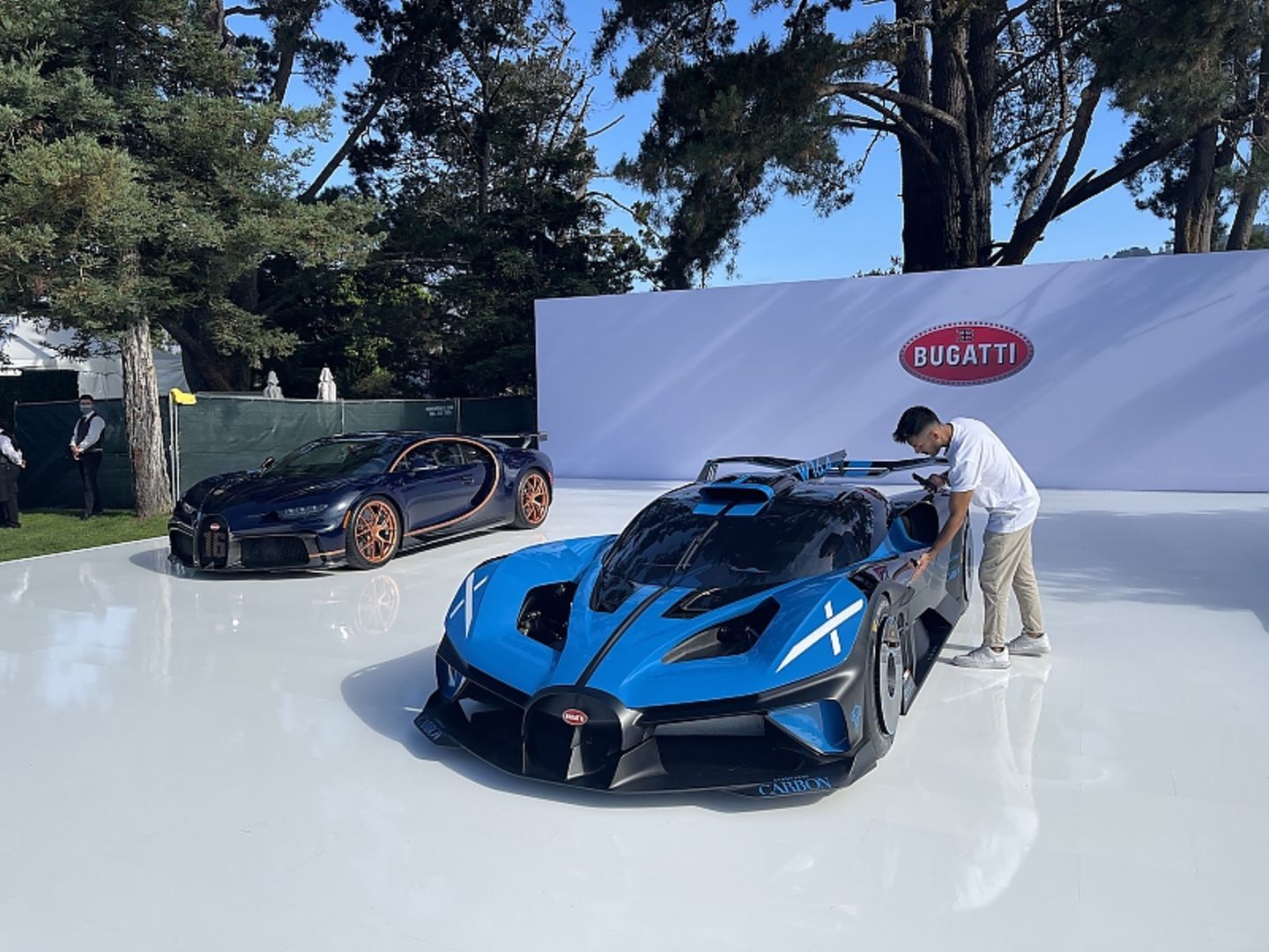 Bei der Vorstellung steht auch ein Modell in blau.