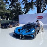 Bei der Vorstellung steht auch ein Modell in blau.