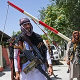 Kämpfer der Taliban harren in der Nähe des Zanbaq-Platzes aus