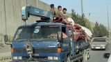 Zahlreiche Familien versuchen sich und ihr Hab und Gut im Zuge des Taliban-Einmarsches zu retten – und Kabul zu verlassen. 