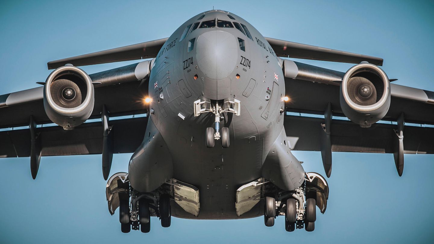 Ein C-17 Cargo Jet im Einsatz. In Afghanistan soll einer der Flieger mehr als 800 Menschen transportiert haben.